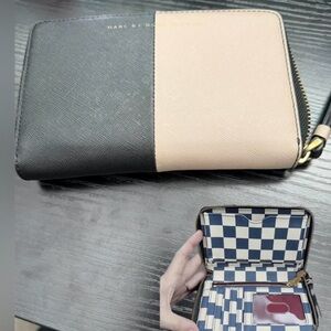 Marc by Marc Jacobs Black/Tan wallet w/blue and white checkerboard inside*EUC
